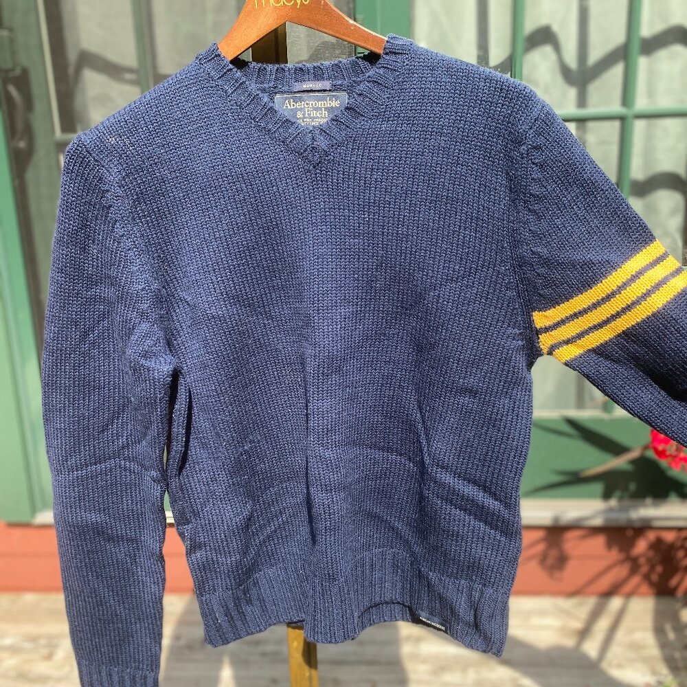 Vintage Abercrombie and Fitch Men's Muscle Sweater